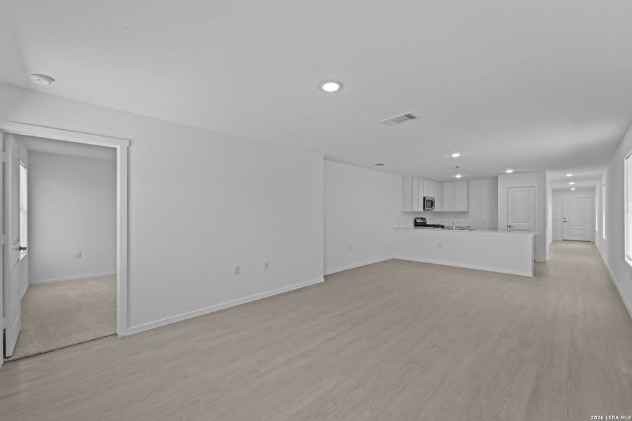 Spacious, unfurnished interior of a new home in Valle Sol, San Antonio (Image 22).