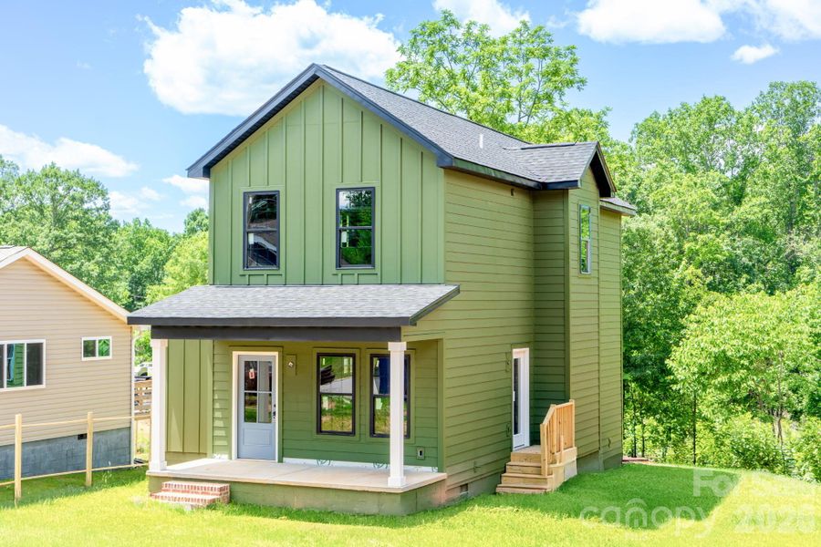 Welcome to 1130 8th St!! (Photo taken during spring or summer of 2025).