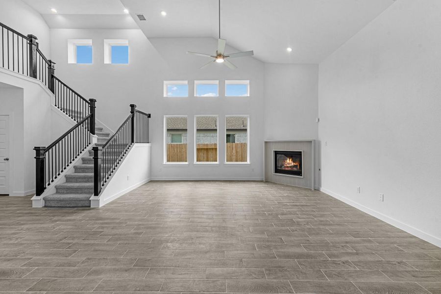 Spacious, unfurnished interior of a new home in Huntington Place, Rosharon (Image 28).