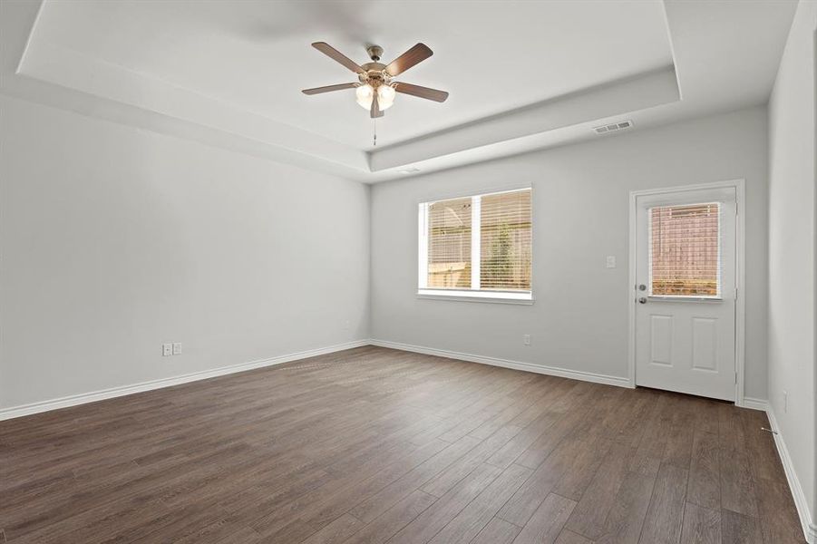 Spacious, unfurnished interior of a new home in Deer Creek, Fort Worth (Image 22). Spacious, unfurnished interior of a new home in Deer Creek, Fort Worth (Image 22).