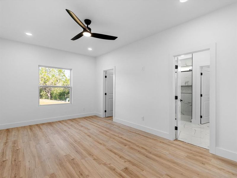 Spacious, unfurnished interior of a new home in , Granbury (Image 13).