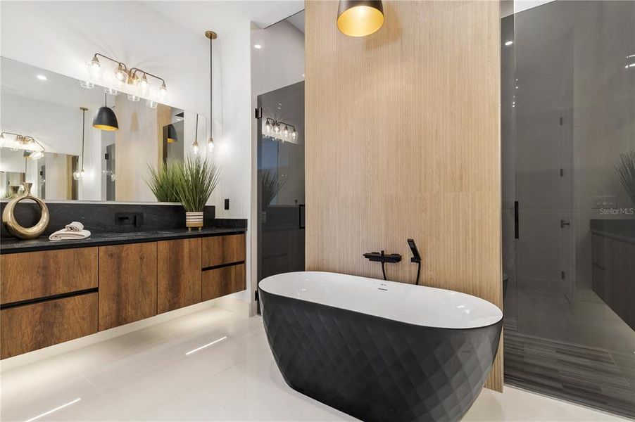 Furnished interior view inside a new home in , Cape Coral (Image 9).