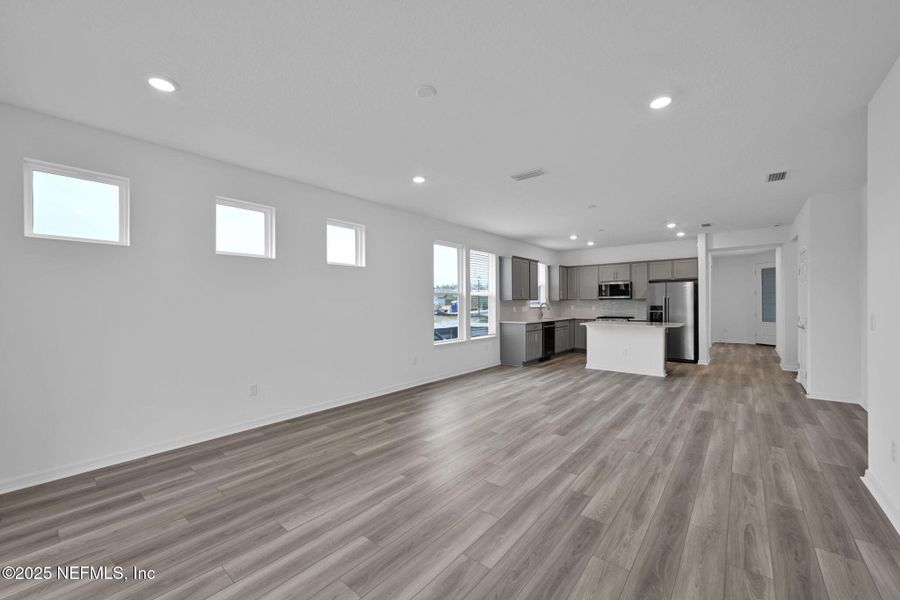 Spacious, unfurnished interior of a new home in Del Webb Wildlight, Yulee (Image 19).