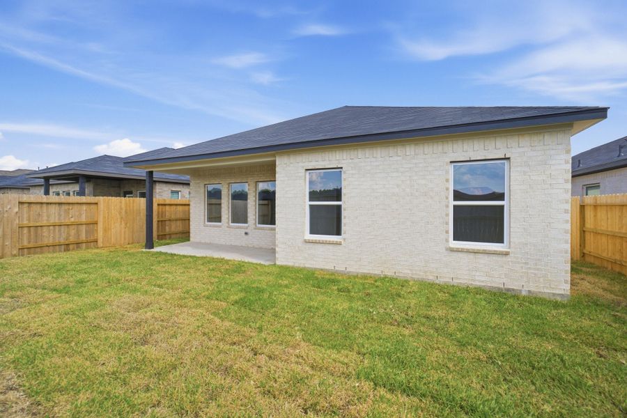 Exterior details and patio area of a home in Pecan Estates, Crosby (Image 27).