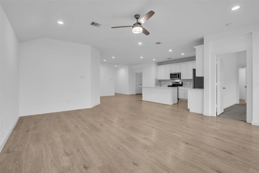 Spacious, unfurnished interior of a new home in , Fulshear (Image 24). Spacious, unfurnished interior of a new home in , Fulshear (Image 24).