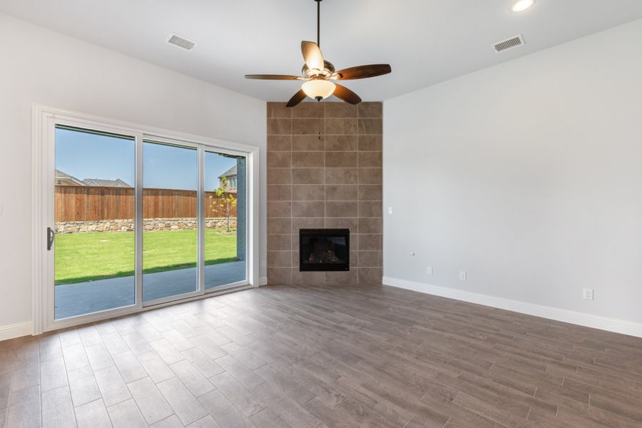 Representative unfurnished interior of a home built from the Cameron by UnionMain Homes in Cambridge Crossing, Celina (Image 14).