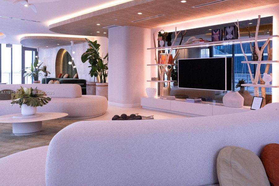 Community amenities in , Miami (Image 43).