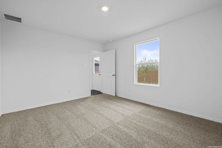 Spacious, unfurnished interior of a new home in Avenida, Converse (Image 11).