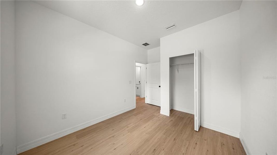 Spacious, unfurnished interior of a new home in , Citrus Springs (Image 31).