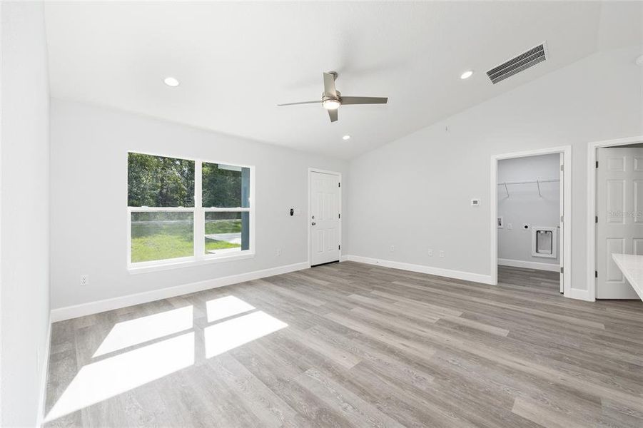 Spacious, unfurnished interior of a new home in , Ocala (Image 25).