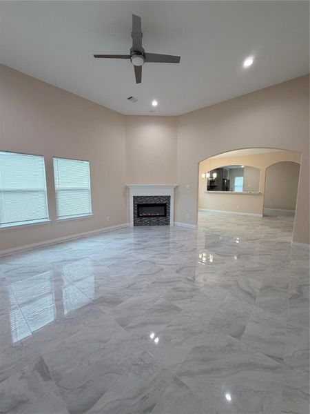 Spacious, unfurnished interior of a new home in , Houston (Image 33).