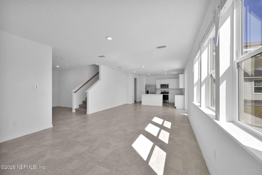 Spacious, unfurnished interior of a new home in Hyland Trail, Green Cove Springs (Image 12).