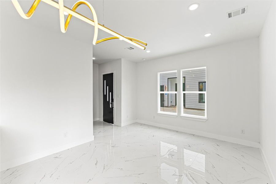 Spacious, unfurnished interior of a new home in , Houston (Image 7).