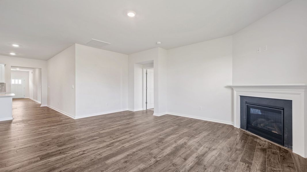 Spacious, unfurnished interior of a new home in Sherwood Gardens, Landrum (Image 23).