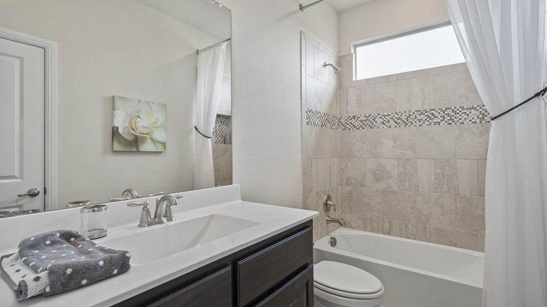 Furnished interior view inside a new home in Trails of Elizabeth Creek, Fort Worth (Image 21). Furnished interior view inside a new home in Trails of Elizabeth Creek, Fort Worth (Image 21).