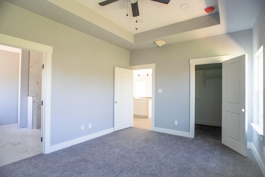 Spacious, unfurnished interior of a new home in , Navasota (Image 14).