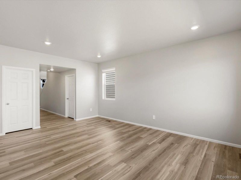 Spacious, unfurnished interior of a new home in Lake Bluff, Greeley (Image 13).