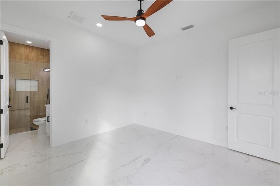 Spacious, unfurnished interior of a new home in , Port Charlotte (Image 15).
