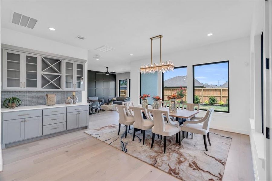 The dining room has a serving bar, perfect for entertaining!