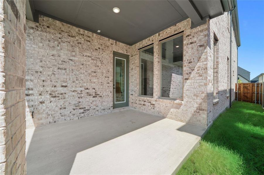Covered concrete patio featuring recessed lighting and a ceiling fan fixture