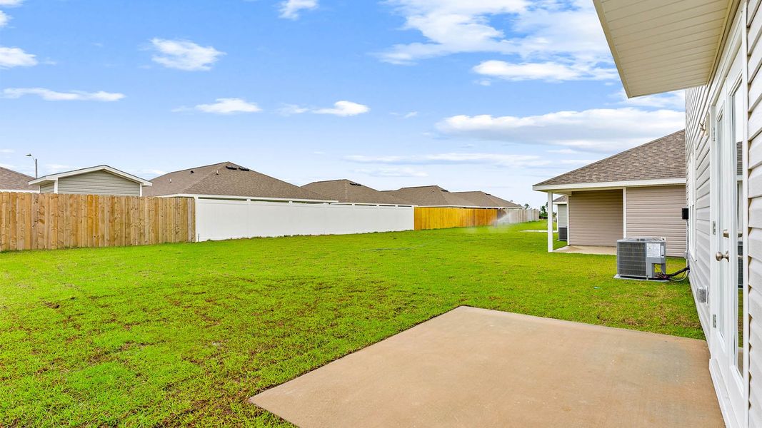 Exterior details and patio area of a home in Park Place, Panama City (Image 4).
