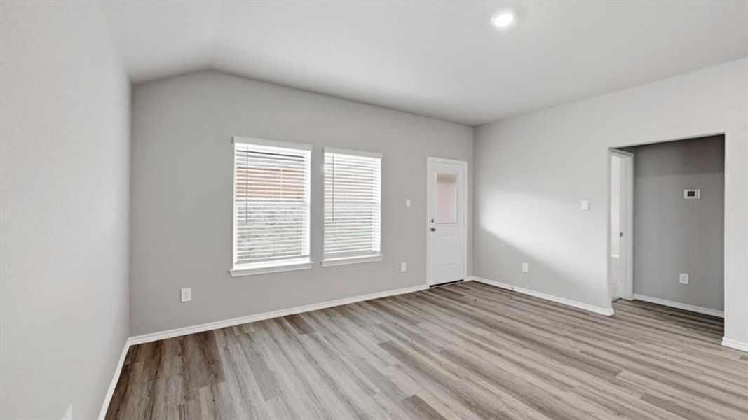 Spacious, unfurnished interior of a new home in Rock Creek West, Fort Worth (Image 24).