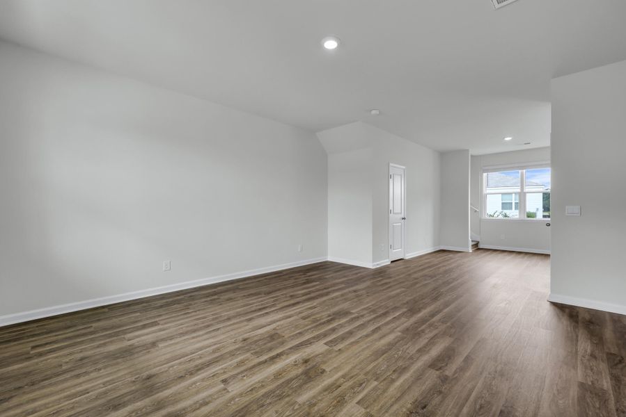 Spacious, unfurnished interior of a new home in Hillcrest, Ravenel (Image 33).