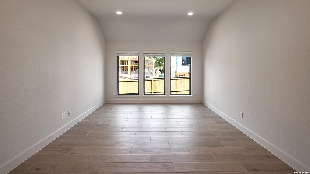 Spacious, unfurnished interior of a new home in Kinder Ranch, San Antonio (Image 24).