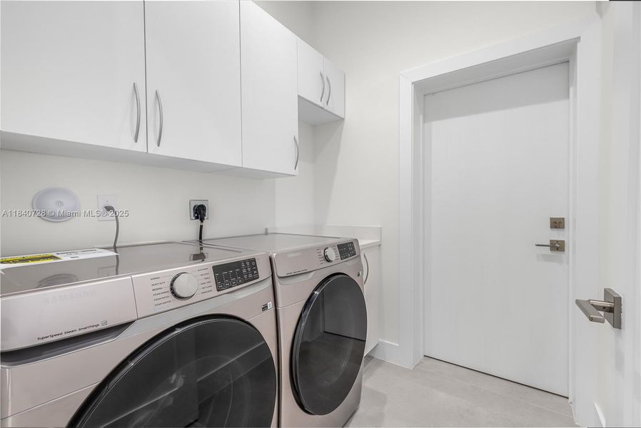 Furnished interior view inside a new home in , Biscayne Park (Image 13).
