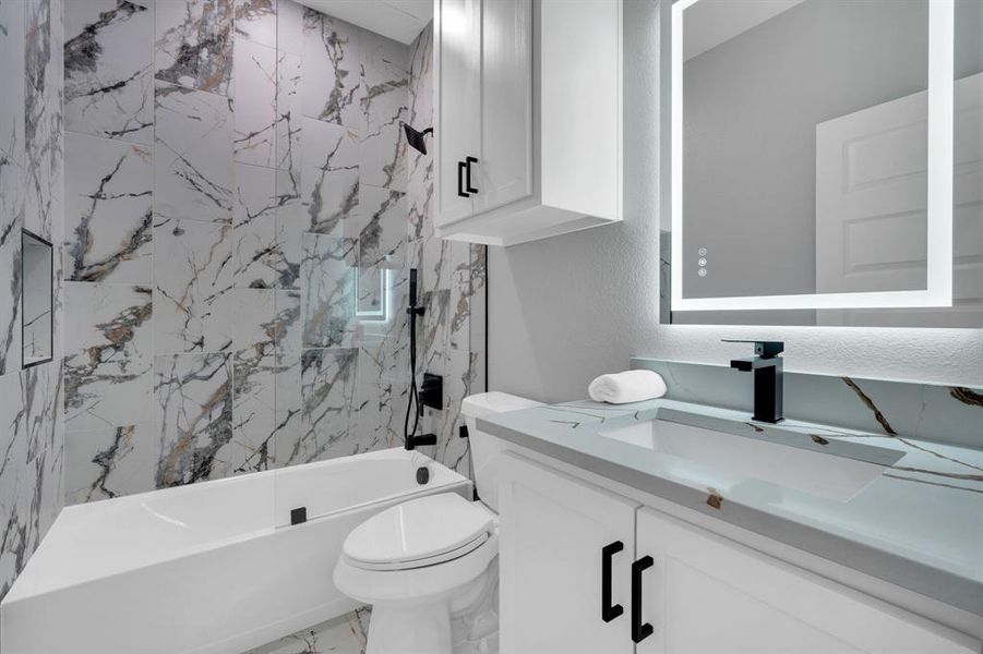 Furnished interior view inside a new home in , Alvarado (Image 9).