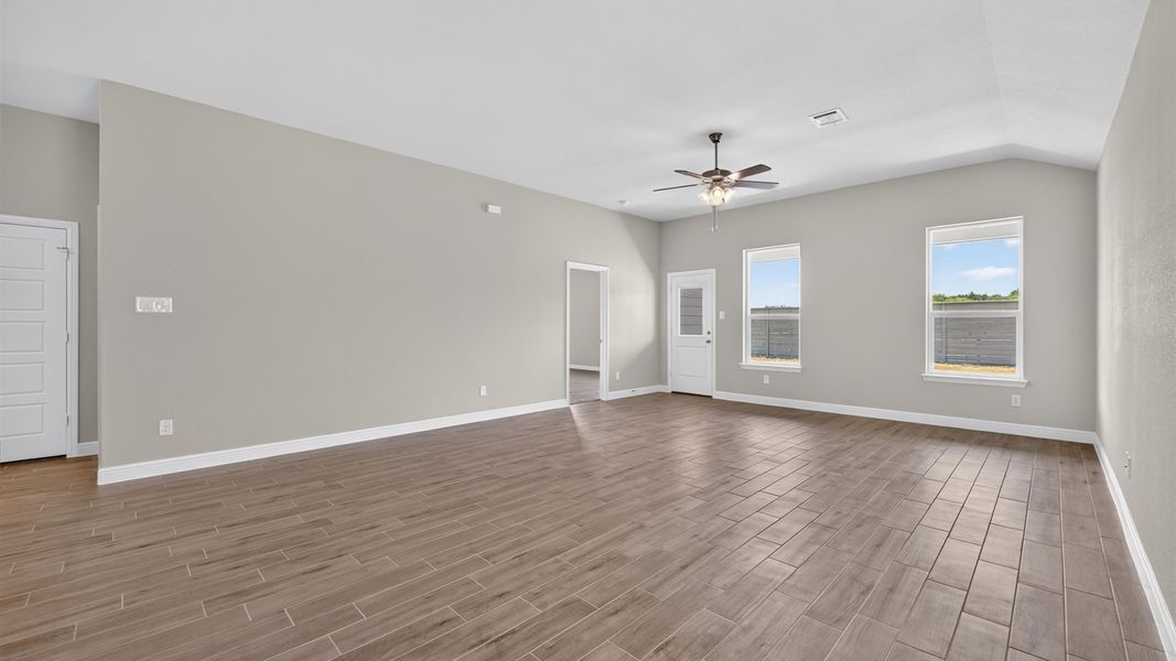 Representative unfurnished interior of a home built from the Desert Willow by D.R. Horton in Treeline, Justin (Image 18).
