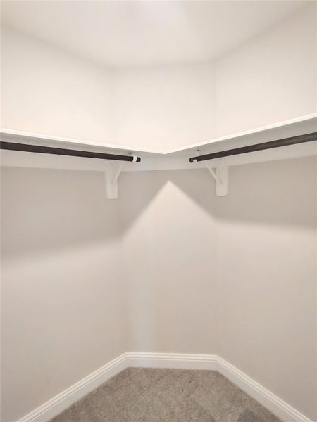 STOCK PHOTO ENSUITE CLOSET