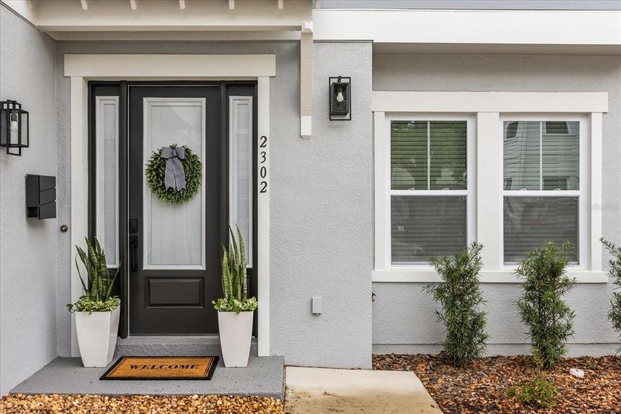 Exterior details and patio area of a home in , Orlando (Image 3).