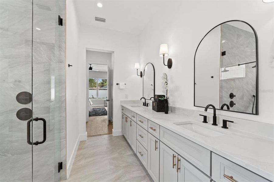 Furnished interior view inside a new home in , Orlando (Image 31).