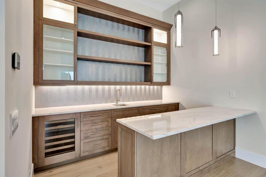 Custom Cabinetry & Quartzite Tops Custom Cabinetry & Quartzite Tops