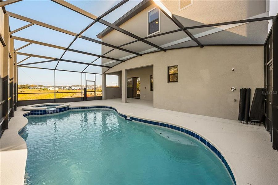 Exterior details and patio area of a home in , Orlando (Image 26).