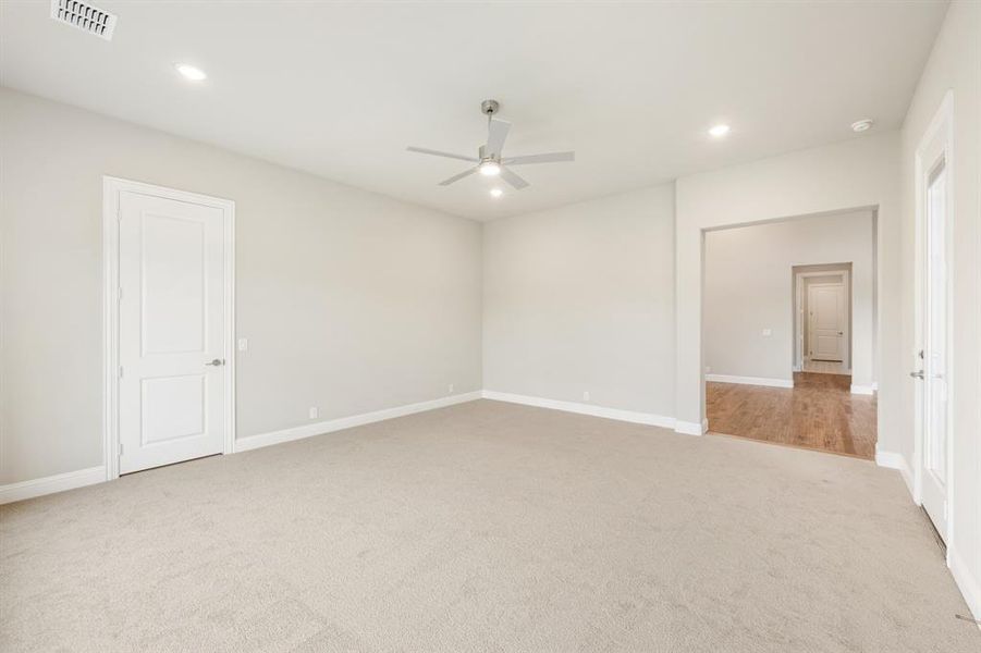Spacious, unfurnished interior of a new home in Paloma Ranch, Justin (Image 28).
