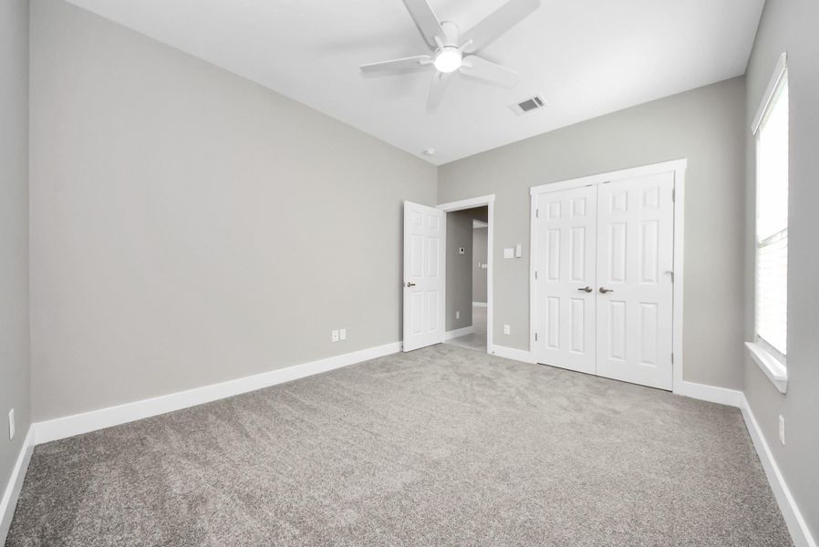 Spacious, unfurnished interior of a new home in , Baytown (Image 18).