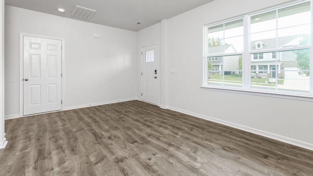 Spacious, unfurnished interior of a new home in Middleton, Greensboro (Image 11).