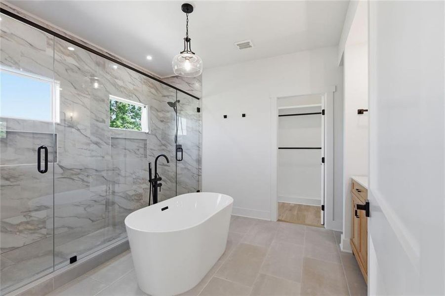 Furnished interior view inside a new home in , Clermont (Image 13).