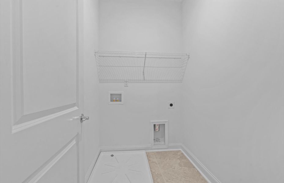 Spacious, unfurnished interior of a new home in Alston Park, Greenville (Image 18).