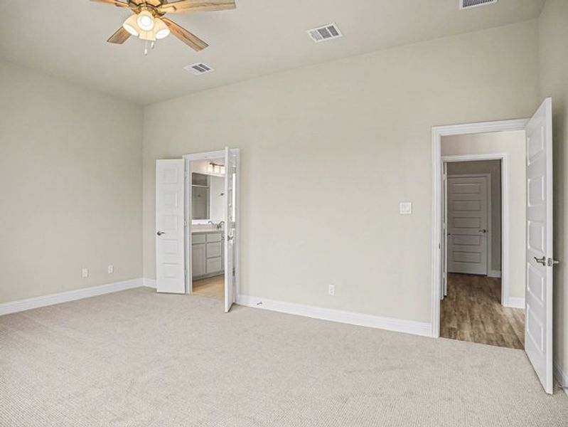 Spacious, unfurnished interior of a new home in Cole Crossing Estates, DeSoto (Image 21).