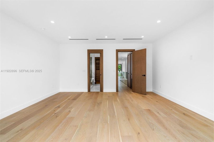 Spacious, unfurnished interior of a new home in , Miami (Image 56).