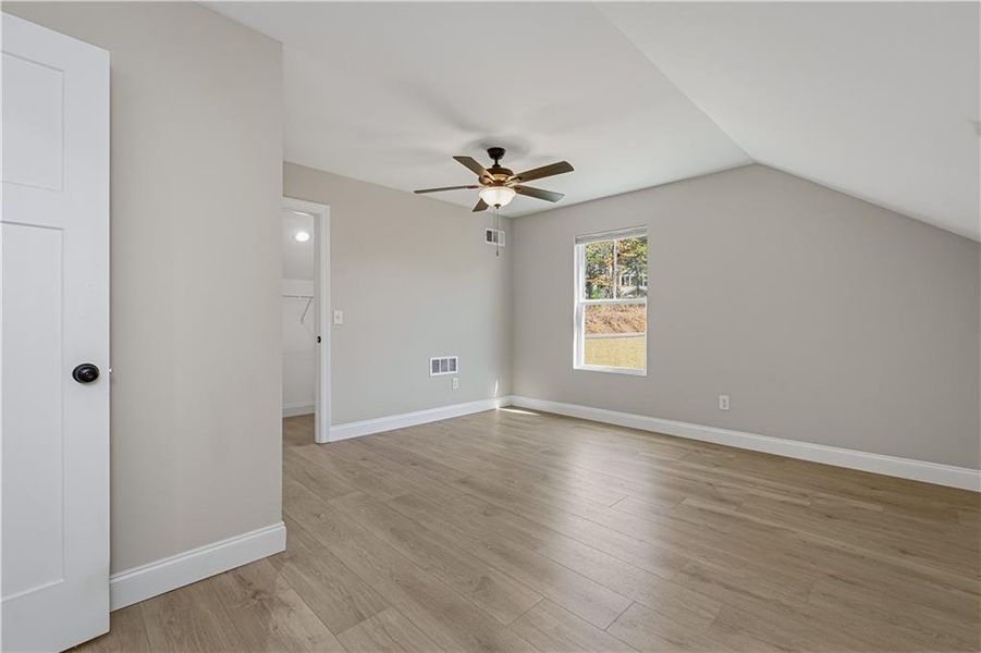 Spacious, unfurnished interior of a new home in , Dahlonega (Image 54).