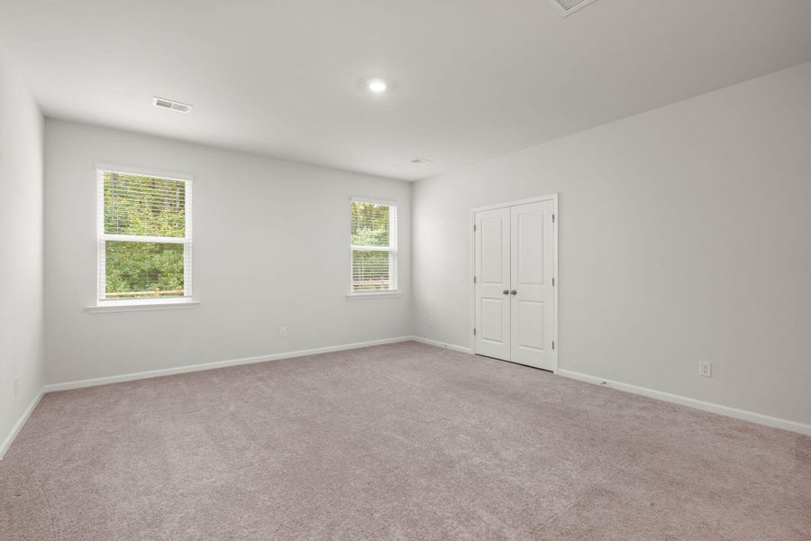 Spacious, unfurnished interior of a new home in The Ponds, Summerville (Image 25).