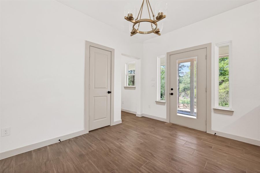 Spacious, unfurnished interior of a new home in , Hempstead (Image 43).