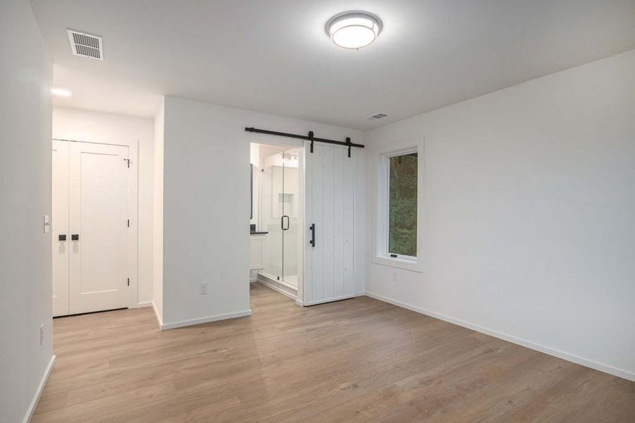 Spacious, unfurnished interior of a new home in , Clayton (Image 32).