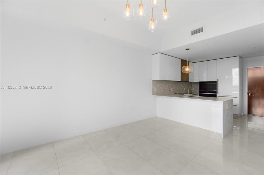 Spacious, unfurnished interior of a new home in , Miami (Image 25).