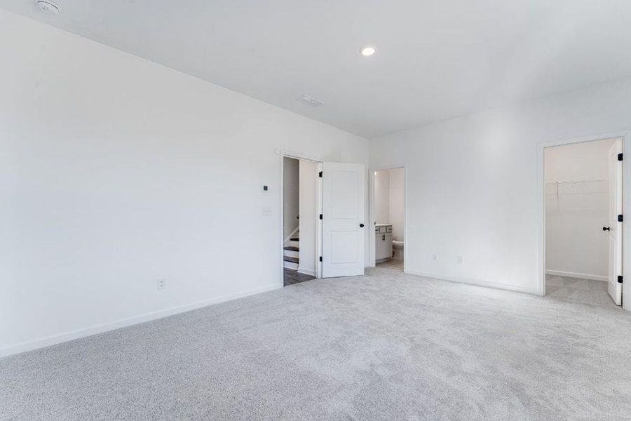Spacious, unfurnished interior of a new home in Rosewood Farm, Lawrenceville (Image 22).