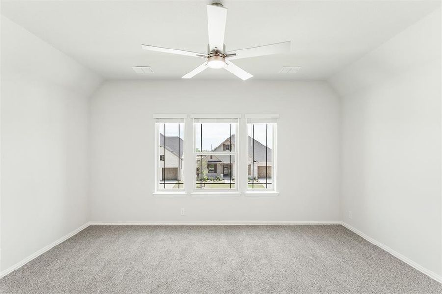 Spacious, unfurnished interior of a new home in Chaparral Park, Oak Point (Image 38). Spacious, unfurnished interior of a new home in Chaparral Park, Oak Point (Image 38).